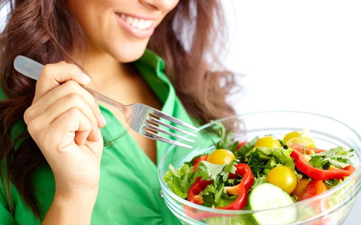 girl eats vegetable salad on a diet of 6 petals